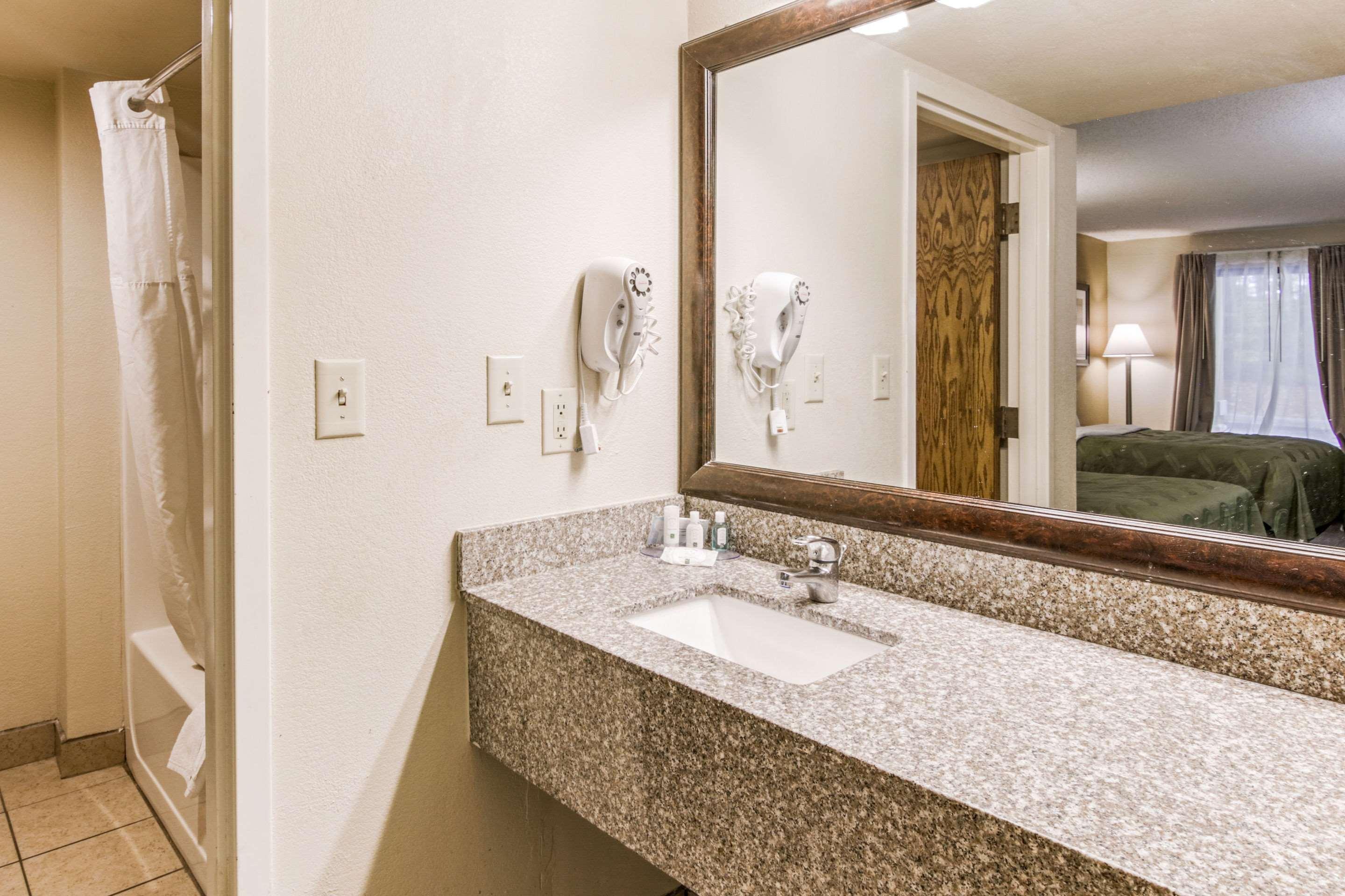 Quality Inn & Suites Atlanta Stone Mountain Exterior photo