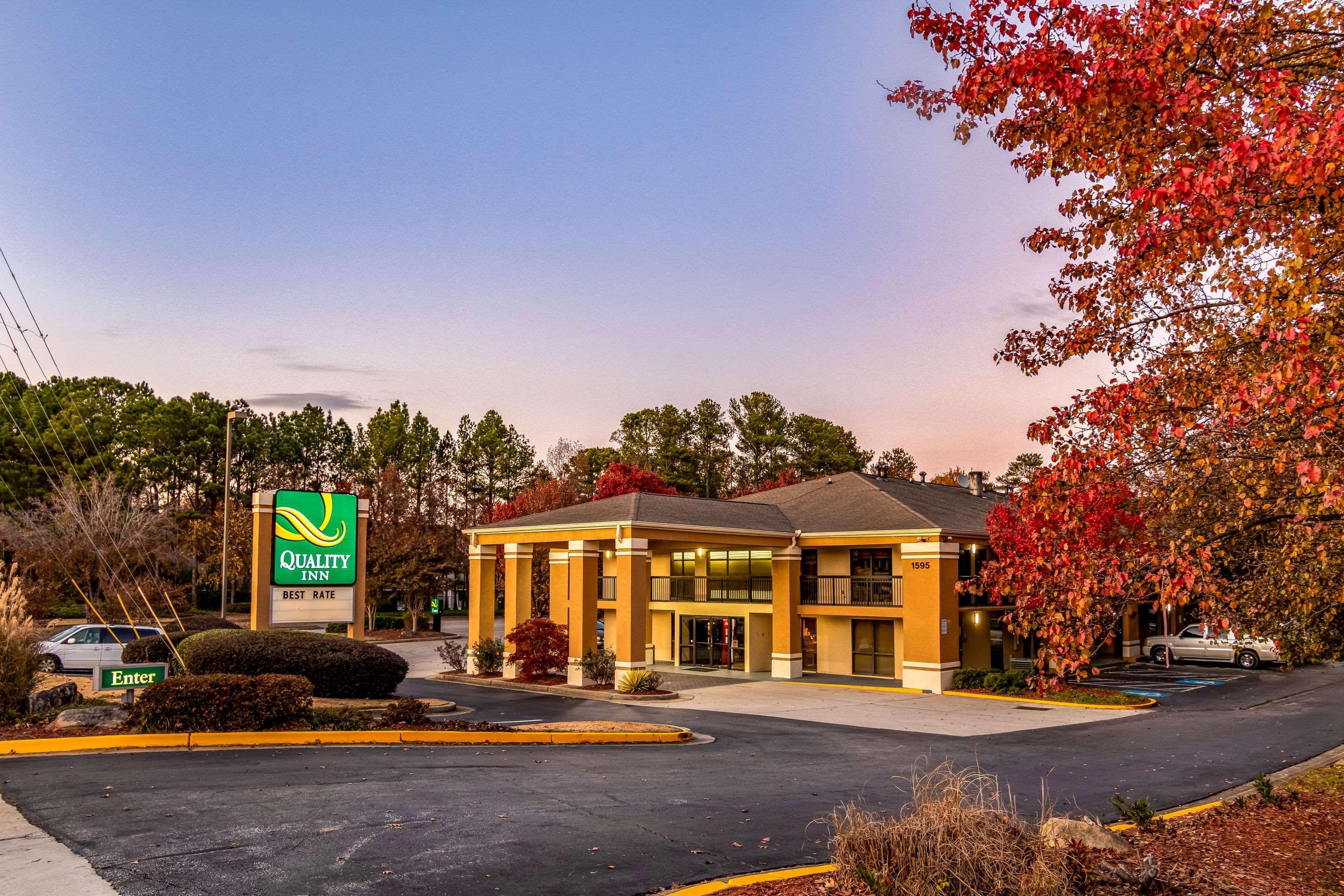 Quality Inn & Suites Atlanta Stone Mountain Exterior photo